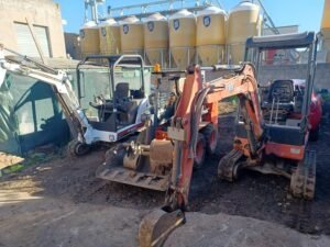 Squadra specializzata in pulizia e manutenzione operativa nel centro Sardegna