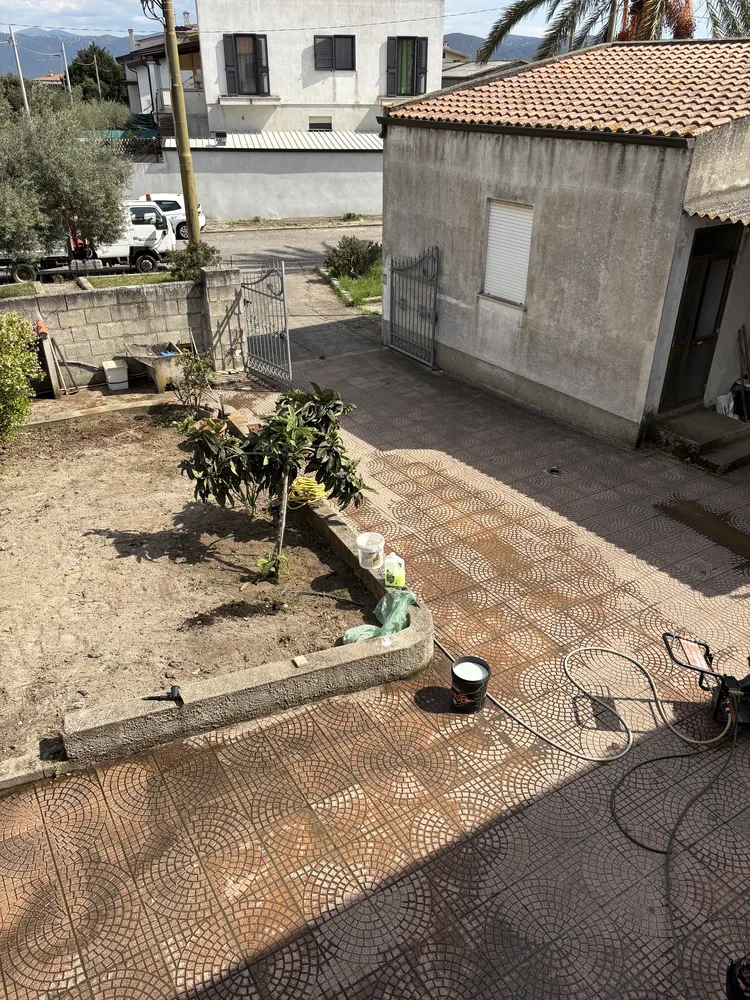 Pulizia preliminare della pavimentazione