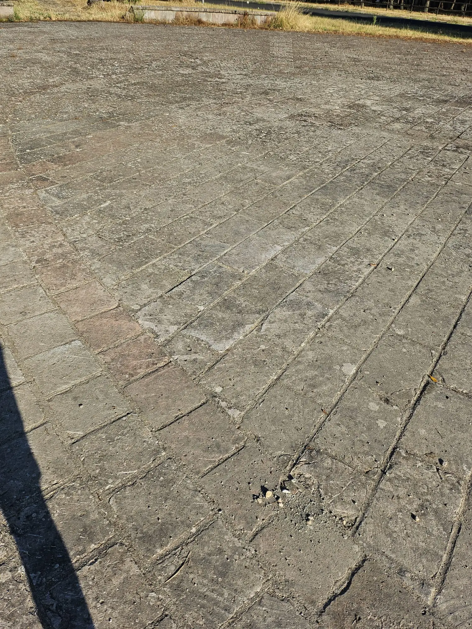 Vista della pavimentazione della piazza