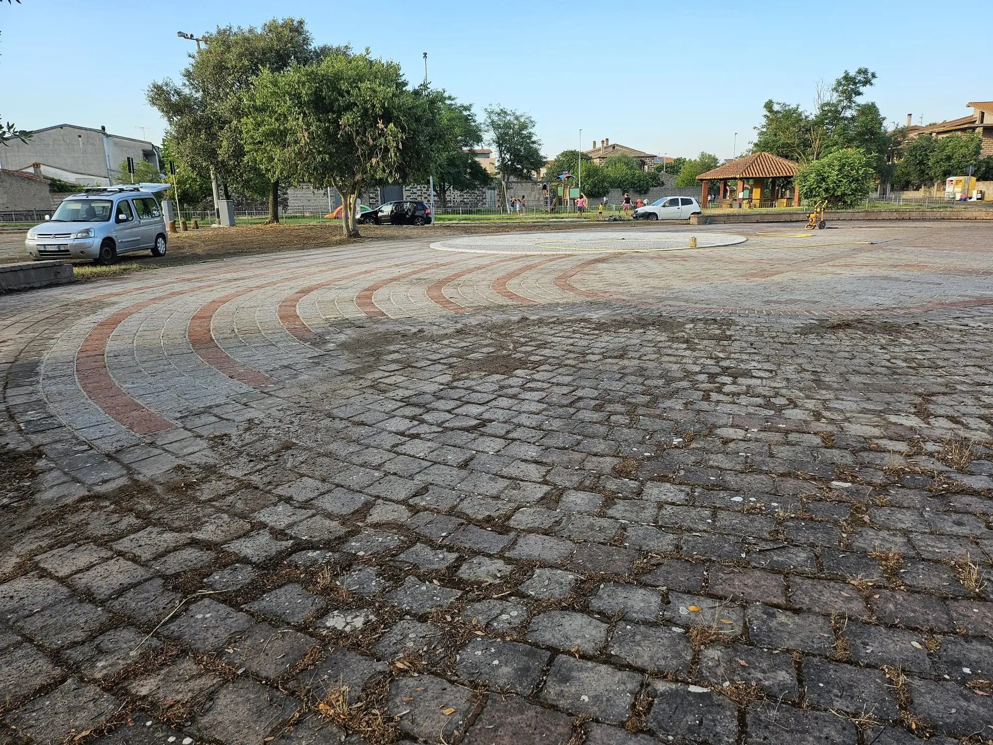 Tratto della pavimentazione della piazza