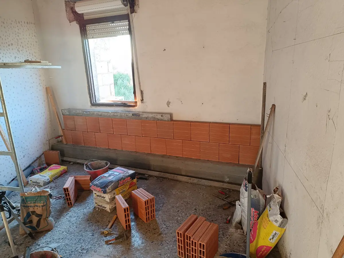 Spazio interno durante le ultime lavorazioni